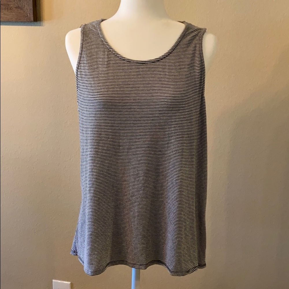 Coin 1804 Black and White Top